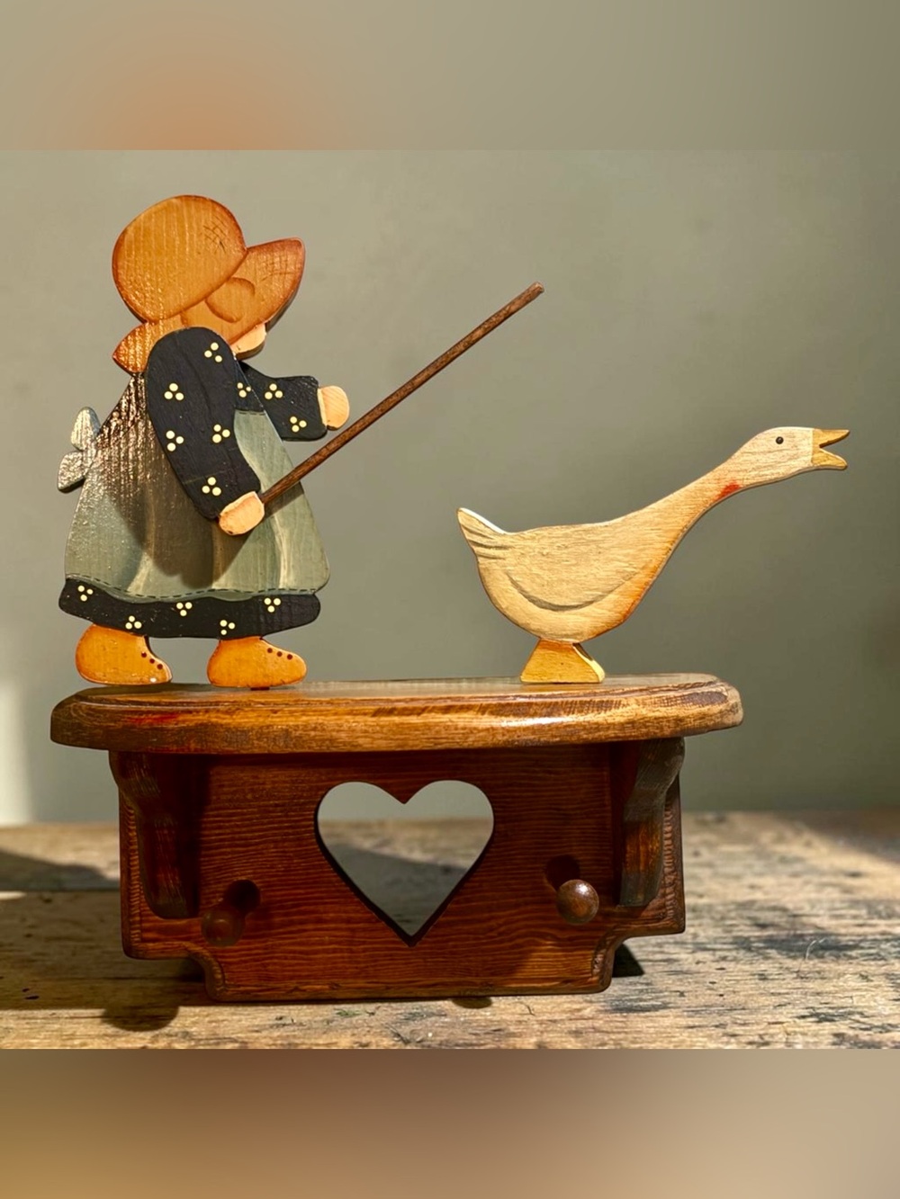RARE Vintage Wood Folk Art Amish Girl & Goose On Heart Shelf W/ Pegs 8” Wide Key - Picture 1 of 16